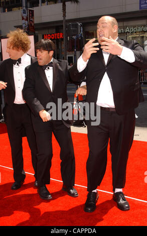 7 avril 2012 - Hollywood, Californie, États-Unis - Chris Diamontopoulos ,Sean Hayes .et il Sasso assiste à la première de ''Les Trois Stooges''au Chinese Theatre d'Hollywood,Ca sur avril 7,2012.. 2012 (Crédit Image : Â© Phil Roach/Photos/ZUMAPRESS.com) Globe Banque D'Images