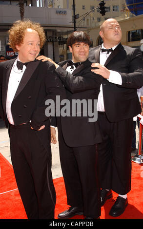 7 avril 2012 - Hollywood, Californie, États-Unis - Chris Diamontopoulos ,Sean Hayes .et il Sasso assiste à la première de ''Les Trois Stooges''au Chinese Theatre d'Hollywood,Ca sur avril 7,2012.. 2012 (Crédit Image : Â© Phil Roach/Photos/ZUMAPRESS.com) Globe Banque D'Images