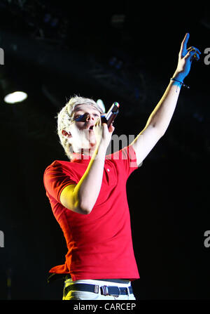 13 avril 2012 - Sydney, NSW, Australie - la bande de garçon Une Direction effectue vivre à Sydney, Australie. NIALL HORAN chante sur scène pendant le spectacle. (Crédit Image : © Massey/ZUMAPRESS.com) Marianna Banque D'Images