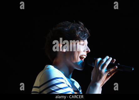 13 avril 2012 - Sydney, NSW, Australie - la bande de garçon Une Direction effectue vivre à Sydney, Australie. LIAM PAYNE chante sur scène. (Crédit Image : © Massey/ZUMAPRESS.com) Marianna Banque D'Images