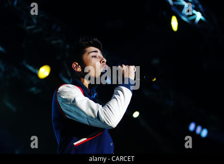 13 avril 2012 - Sydney, NSW, Australie - la bande de garçon Une Direction effectue vivre à Sydney, Australie. ZAYN MALIK chante sur scène. (Crédit Image : © Massey/ZUMAPRESS.com) Marianna Banque D'Images