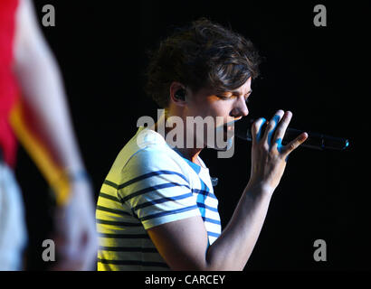 13 avril 2012 - Sydney, NSW, Australie - la bande de garçon Une Direction effectue vivre à Sydney, Australie. LIAM PAYNE chante sur scène. (Crédit Image : © Massey/ZUMAPRESS.com) Marianna Banque D'Images