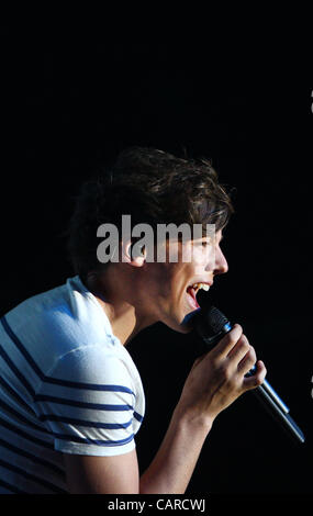 13 avril 2012 - Sydney, NSW, Australie - la bande de garçon Une Direction effectue vivre à Sydney, Australie. LIAM PAYNE chante sur scène. (Crédit Image : © Massey/ZUMAPRESS.com) Marianna Banque D'Images