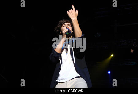 13 avril 2012 - Sydney, NSW, Australie - la bande de garçon Une Direction effectue vivre à Sydney, Australie. HARRY STYLES chante en direct. (Crédit Image : © Massey/ZUMAPRESS.com) Marianna Banque D'Images