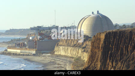 Dec 28, 2003 ; San Onofre, CA, USA ; Le renforcement de la sécurité de nous .dans les centrales nucléaires à partir de la Californie à la Pennsylvanie, comme la nation s'est accrue sous .le terrorisme alerte. Plus de sécurité .gardes et agents de cogénération a été stationné en face de l'usine .. Southern California Edison exploite le San Banque D'Images