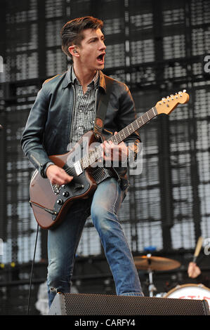 13 avril 2012 - Indio, California, USA - Musicien ALEX Turner du groupe Arctic Monkeys il se produit dans le cadre de la Coachella 2012 Music & Arts Festival à l'Empire Polo Field. Les trois jours du festival permettra d'attirer des milliers de fans pour voir une variété d'artiste sur cinq étapes différentes. Banque D'Images