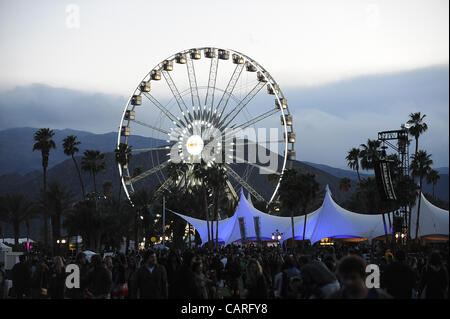 13 avril 2012 - Indio, California, USA - Ambiance générale dans le cadre de la Coachella 2012 Music & Arts Festival qui aura lieu à l'Empire Polo Field. Les trois jours du festival permettra d'attirer des milliers de fans pour voir une variété d'artiste sur cinq étapes différentes. Banque D'Images