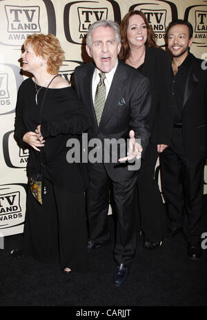 14 avril 2012 - New York, New York, États-Unis - le casting de ''Un jour à l'heure'' - Bonnie Franklin, Pat Harrington, Mackenzie Phillips et Glenn Scarpelli arrivent pour le 2012 TV Land Awards à l'armurerie de Lexington Avenue à New York le 14 avril 2012.(Image Crédit : Â© Sharon Neetles/Globe Photos/ZUMAPRE Banque D'Images