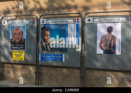 Paris, France, campagne présidentielle française Affiches politiques affichées, différents panneaux publicitaires, vote élections en france Banque D'Images