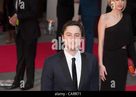 London, UK, 15/04/2012. Acteur, Zach, Britney Spears arrive à la Laurence Olivier Awards 2012 Banque D'Images