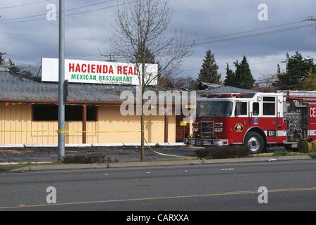 Incendie au restaurant mexicain Hacienda Real au 131e Street S. et Pacific Highway dans un parc Washington Lundi 16 Avril 2012 Le Centre d'incendie et de sauvetage de Pierce ont obtenu le feu dans un court laps de temps. Banque D'Images