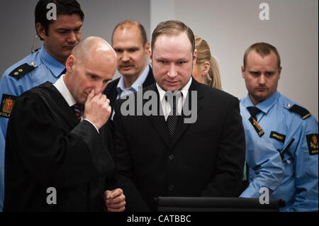 Oslo, Norvège. 19/04/2012. Anders Behring Breivik arrive dans la cour. Banque D'Images