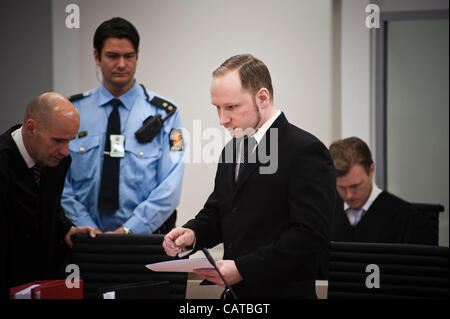 Oslo, Norvège. 19/04/2012. Anders Behring Breivik arrive dans la cour. Banque D'Images