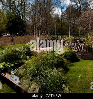 'Jardin' show naturaliste le vendredi 20 avril 2012, le premier jour de l'ERS montrent dans Bute Park Cardiff, Pays de Galles, Royaume-Uni. Conçu par Harry riche, récompensé par la Médaille de la flore Silver-Gilt et meilleur show Jardin. Banque D'Images