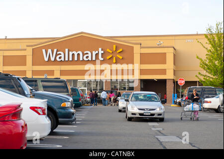 Magasin Walmart et un terrain de stationnement à New York Banque D'Images