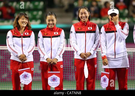 (L à R) Rika Fujiwara, Kimiko Date-Krumm Kurumi, Nara, Ayumi Morita (JPN), Avril 21, 2012 Tennis - Fed Cup : 2012, World Group Play-off 1ère journée au Colisée Ariake, Tokyo, Japon. (Photo de Daiju Kitamura/AFLO SPORT) [1045] Banque D'Images