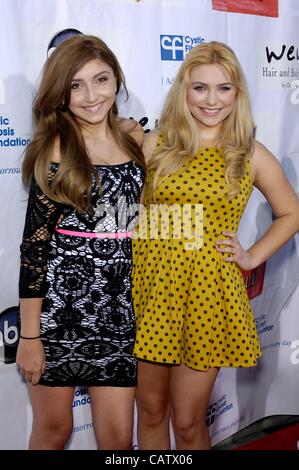 Jennessa Rose, Julianna Rose au niveau des arrivées pour le 2nd Annual Block Party sur wisteria lane pour Cystic Fibrosis Foundation, Universal Studios, Los Angeles, CA, 21 avril 2012. Photo par : Michael Germana/Everett Collection Banque D'Images