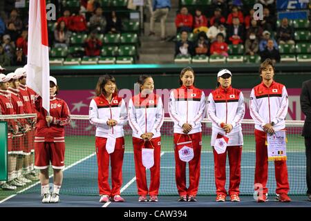 (L à R) Rika Fujiwara, Kimiko Date-Krumm Kurumi, Nara, Ayumi Morita, Takeshi Murakami (JPN), Avril 21, 2012 Tennis - Fed Cup : 2012, World Group Play-off 1ère journée au Colisée Ariake, Tokyo, Japon. (Photo de Daiju Kitamura/AFLO SPORT) [1045] Banque D'Images