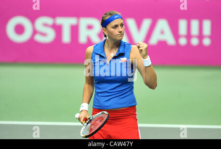 Petra Kvitova (CZE) lors de la demi-finale de Fed Cup match République tchèque contre l'Italie, à Ostrava, en République tchèque, le 21 avril 2012. (Photo/CTK Jaroslav Ozana) Banque D'Images