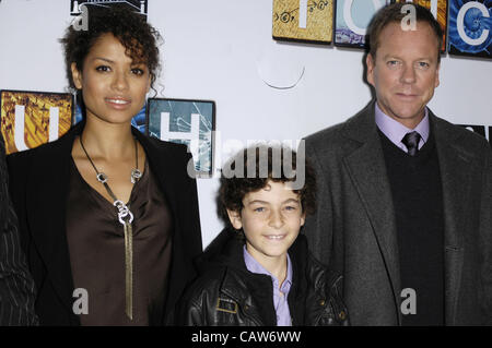 24 avril 2012 - Hollywood, Californie, États-Unis - Gugu Mbatha-Raw, David Mazouz et Kiefer Sutherland au cours de la discussion de groupe et de contrôle tactile, tenue à la Leonard H. Goldenson Theatre, à l'Academy of Television Arts and Sciences, le 23 avril 2012, à North Hollywood, Californie.(Credit Imag Banque D'Images