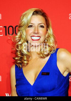 Sara Blakely arrivées à temps pour le Gala 100, Frederick P. Rose Hall, Jazz at Lincoln Center, New York, NY Le 24 avril 2012. Photo par : Desiree Navarro/Everett Collection Banque D'Images