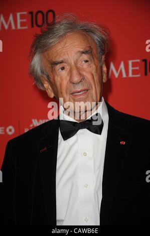 Elie Wiesel à temps pour des arrivées 100 Gala, Frederick P. Rose Hall, Jazz at Lincoln Center, New York, NY Le 24 avril 2012. Photo par : Kristin Callahan/Everett Collection Banque D'Images