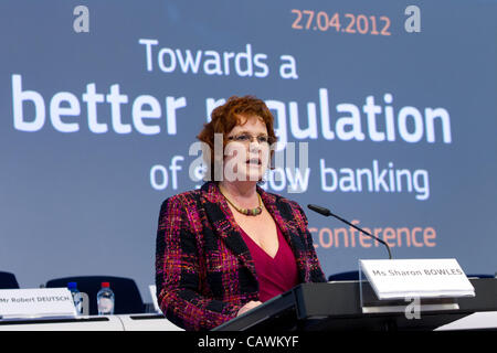 Sharon Bowles, député européen l'Europe économique monétaire Banque D'Images