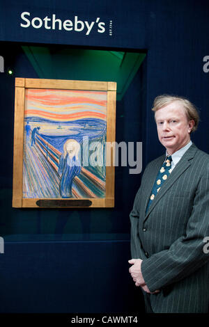 Sotheby's, Mayfair, London, UK.21.04.2012 Photo montre Petter Olsen, norvégien propriétaire d'Edvard Munch "Le Cri" peinture chez Sotheby's Londres, cette version datant de 1895, le seul à rester dans les mains du secteur privé à être vendue aux enchères à New York le 2 mai 2012, s'attendent à atteindre €50M. Banque D'Images