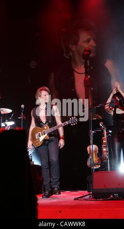 Jon Bon Jovi présents pour Tiger Jam 2012, Mandalay Bay Events Center, Las Vegas, NV le 28 avril 2012. Photo par : James Atoa/Everett Collection Banque D'Images