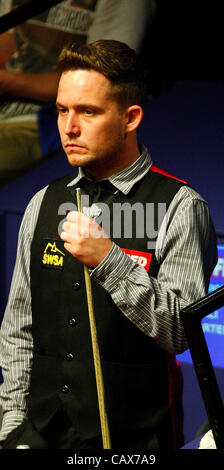 01.05.2012 - Jamie Jones en action contre Ali Carter au quart de finale du Championnat du monde de snooker Snooker au creuset, Sheffield. Banque D'Images