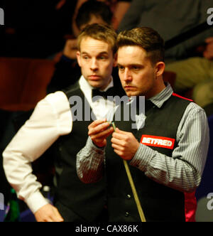 01.05.2012. Théâtre Crucible, Sheffield, Angleterre. Jamie Jones en action contre Ali Carter au quart de finale du Championnat du monde de snooker Snooker au creuset, Sheffield. Banque D'Images