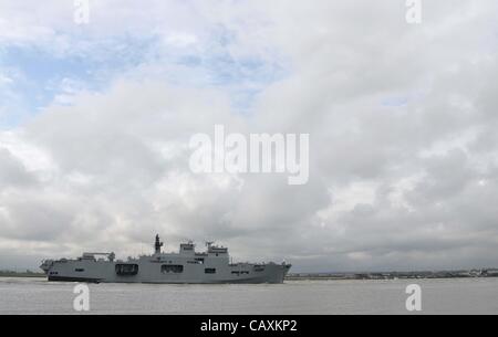 Le HMS Ocean. Tamise. Rainham. Essex, UK, vendredi. 04/05/2012. Jeux Olympiques de Londres en 2012 Exercice de sécurité. Banque D'Images