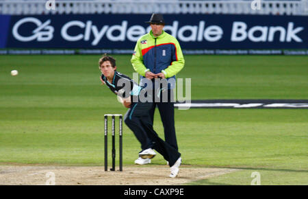 04.05.2012. Brit Oval, Londres, Angleterre. Zafar Ansari de Surrey County Cricket lors de la Clydesdale Bank Pro40 match entre Surrey et Somerset du Brit Oval sur Mai 04, 2012 à Londres, en Angleterre. Banque D'Images