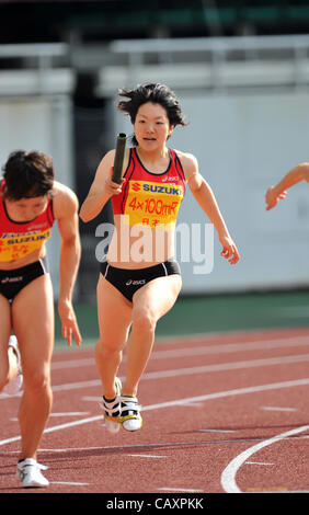 Anna Doi (JPN), le 3 mai 2012 - Athlétisme : La 28e International d'athlétisme de Shizuoka 2012 Grand Prix du Japon Circuit série Athlétisme Rd.4, pendant les 4100m Relais à Ecppa Stadium, Sizuoka, au Japon. (Photo de Jun Tsukida/AFLO SPORT) [0003] Banque D'Images