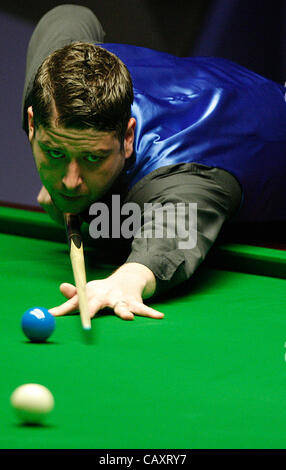 05.05.2012. Crucinle Theatre, Sheffield en Angleterre. Matthew Stevens en action contre Ronnie O'Sullivan au théâtre Crucible, Sheffield, Angleterre. Troisième session, le jour de la clôture de leur best-of-33 image demi-finale du Championnat du Monde Banque D'Images