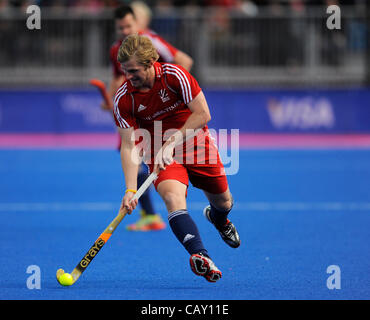 05.05.2012, le Riverside Arena, Stratford, London, England, sur invitation de visa Hockey International. La scène de la rivière, le Parc Olympique, Stratford, 2012 , l'Angleterre. La société britannique Ashley Jackson en action au cours de l'Australie contre la Grande-Bretagne. Banque D'Images