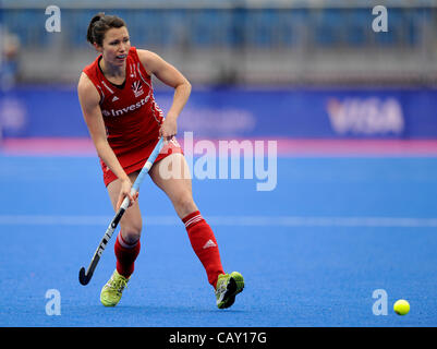 05.05.2012, le Riverside Arena, Stratford, London, England, sur invitation de visa Hockey International. La scène de la rivière, le Parc Olympique, Stratford, 2012 , l'Angleterre. Great Britain's Anne Panter ( humains) en action au cours de la Grande-Bretagne contre l'Argentine, match. Banque D'Images