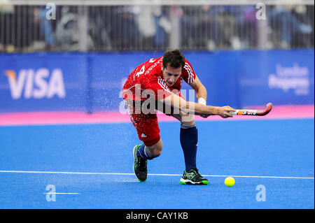 06.05.2012 Londres, Angleterre. Grande-bretagne Defender # 24 Iain LEWERS (GBR) en action au cours de la médaille de bronze entre la Grande-Bretagne et l'Inde au jour 5 de la compétition invitation Visa International au tournoi de hockey de la rive Arena sur le parc olympique. (C'est un événement de test des Jeux Olympiques de 2012, pa Banque D'Images