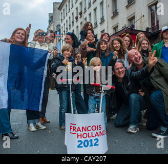 Paris, France, foule célébrant les résultats des élections présidentielles françaises, François Hollande, vote des élections françaises Banque D'Images