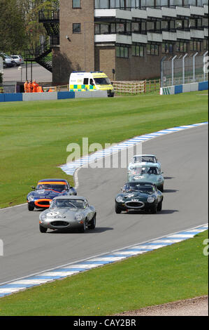 6 mai 2012, le circuit de course de Donington Park, Royaume-Uni. L'E-Type Défi au Festival Historique de Donington. Banque D'Images