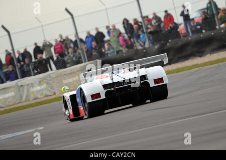 6 mai 2012, le circuit de course de Donington Park, Royaume-Uni. Le 1989 Aston Martin AMR1 de Andy Meyrick au Festival Historique de Donington. Banque D'Images