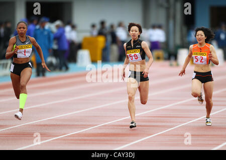 (L à R) Allyson Felix (USA), Chisato Fukushima (JPN), Anna Doi (JPN), 6 mai 2012 - Athlétisme : Golden Grand Prix SEIKO à Kawasaki, Women's 100m au stade Todoroki Kawasaki, Kanagawa, Japon. (Photo de Daiju Kitamura/AFLO SPORT) [1045] Banque D'Images