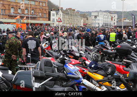 Motos garées sur le front de mer de Hastings peut annuel jours Bike Run, East Sussex, England, GB Banque D'Images