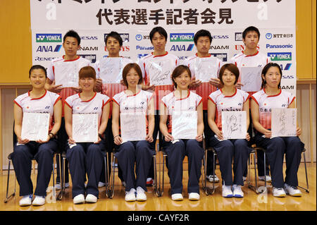 (L à R) (de G à D) Naoki Kawamae Syoji (JPN), Sato (JPN), Shintaro Ikeda (JPN), O Appro Sasaki (JPN), Kenichi Tago (JPN), ( L à R) Mizuki Fujii (JPN), Reika Kakiiwa (JPN), Satoko Suetsuna (JPN), Miyuki Maeda (JPN), Reiko Shiota (JPN), Sayaka Sato (JPN), 8 mai 2012 - Badminton : l'équipe nationale du Japon Banque D'Images