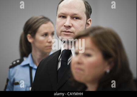 10 mai 2012 - Oslo, Oslo, Norvège - Anders Behring Breivik comparaît devant le tribunal lors de son procès à Oslo palais de justice. (Crédit Image : © Alexander Widding/ZUMAPRESS.com) Banque D'Images