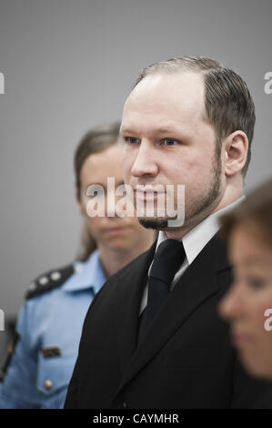 10 mai 2012 - Oslo, Oslo, Norvège - Anders Behring Breivik comparaît devant le tribunal lors de son procès à Oslo palais de justice. (Crédit Image : © Alexander Widding/ZUMAPRESS.com) Banque D'Images