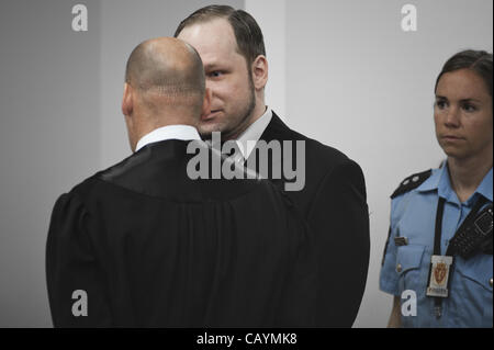 10 mai 2012 - Oslo, Oslo, Norvège - Anders Behring Breivik comparaît devant le tribunal lors de son procès à Oslo palais de justice. (Crédit Image : © Alexander Widding/ZUMAPRESS.com) Banque D'Images