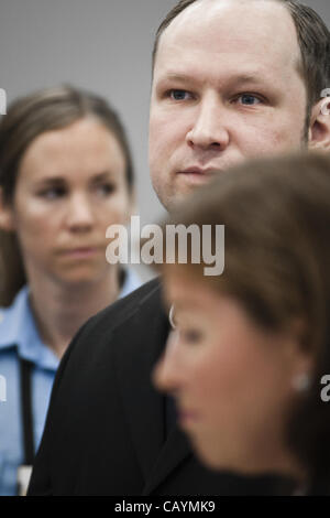 10 mai 2012 - Oslo, Oslo, Norvège - Anders Behring Breivik comparaît devant le tribunal lors de son procès à Oslo palais de justice. (Crédit Image : © Alexander Widding/ZUMAPRESS.com) Banque D'Images