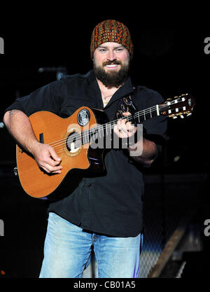 11 mai 2012 - Raleigh, Caroline du Nord), USA - Musicien ZAC Brown de la Zac Brown Band effectue vivre comme leur tour 2012 fait une halte à la Time Warner Cable Music Pavilion situé à Raleigh. Copyright 2012 Jason Moore. (Crédit Image : © Jason Moore/ZUMAPRESS.com) Banque D'Images