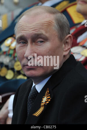 Le 9 mai 2012 - Moscou, Russie - Mai 09,2012.MOSCOU,RUSSIE. Sur la photo : le président de la Russie Vladimir Poutine participe à la parade militaire, le jour de la Victoire sur la Place Rouge de Moscou. (Crédit Image : © PhotoXpress/ZUMAPRESS.com) Banque D'Images